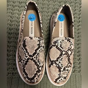 Steve Madden Slip-On Snakeskin Shoes - Size 6.5